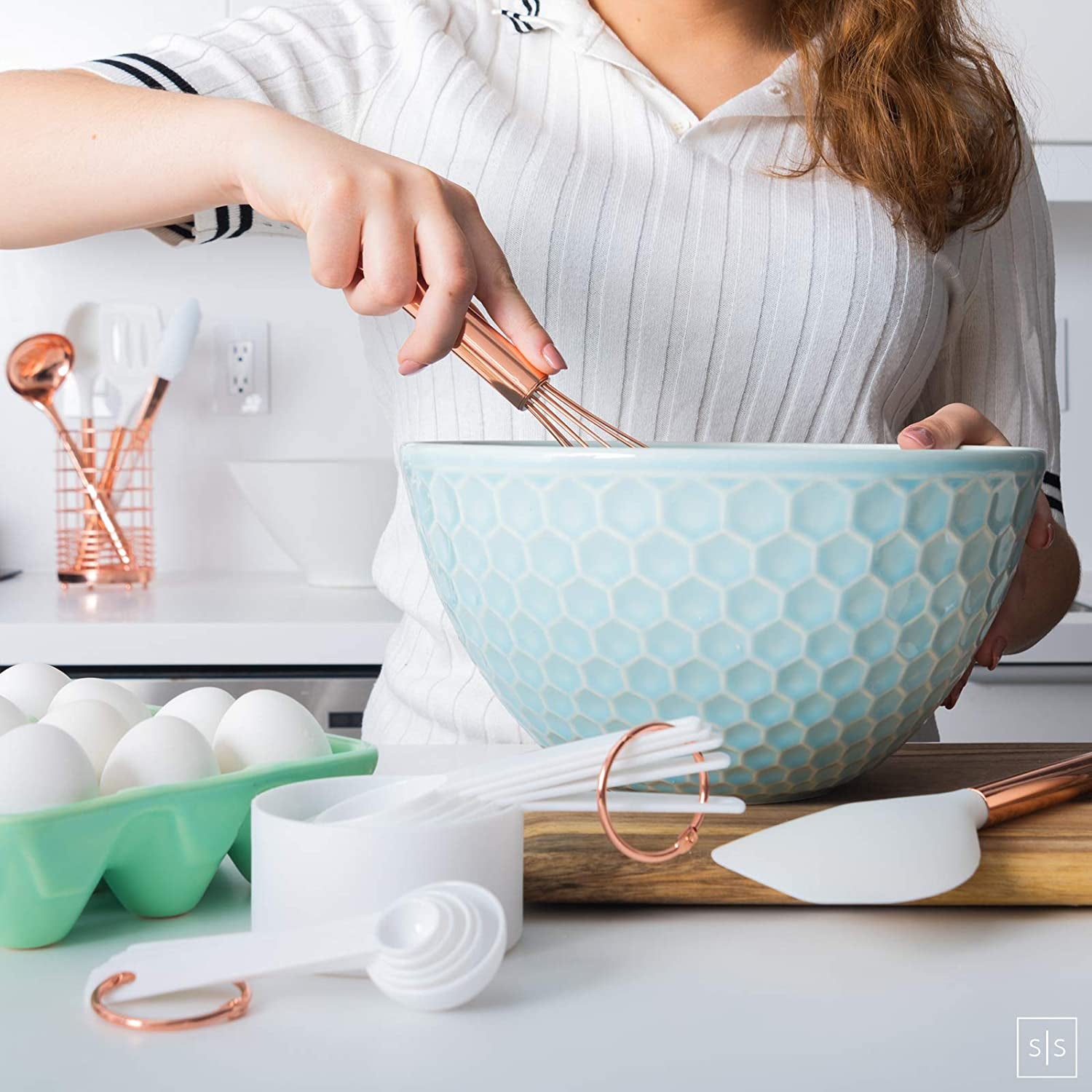 17-Piece White & Copper Kitchen Utensil Set with Holder