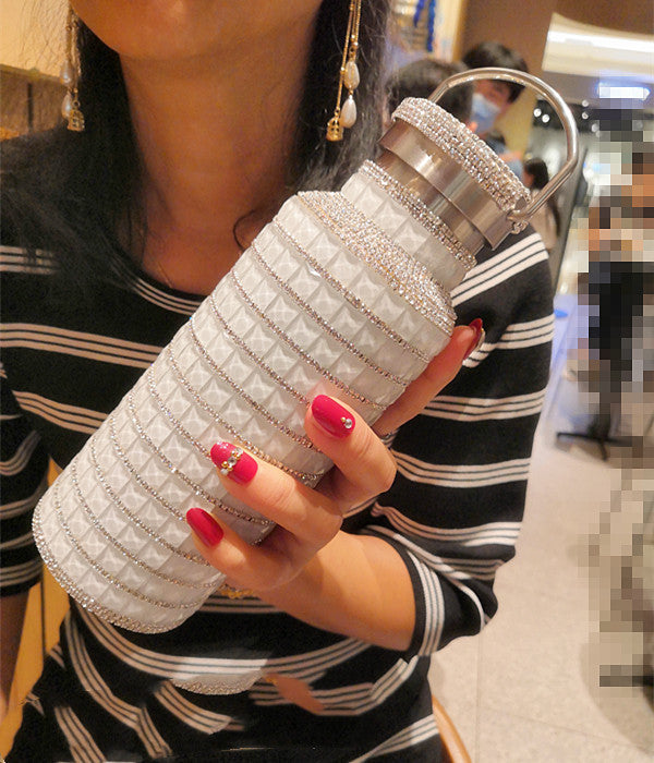 Glamorous Rhinestone Water Bottle: Carry Your Hydration in Style