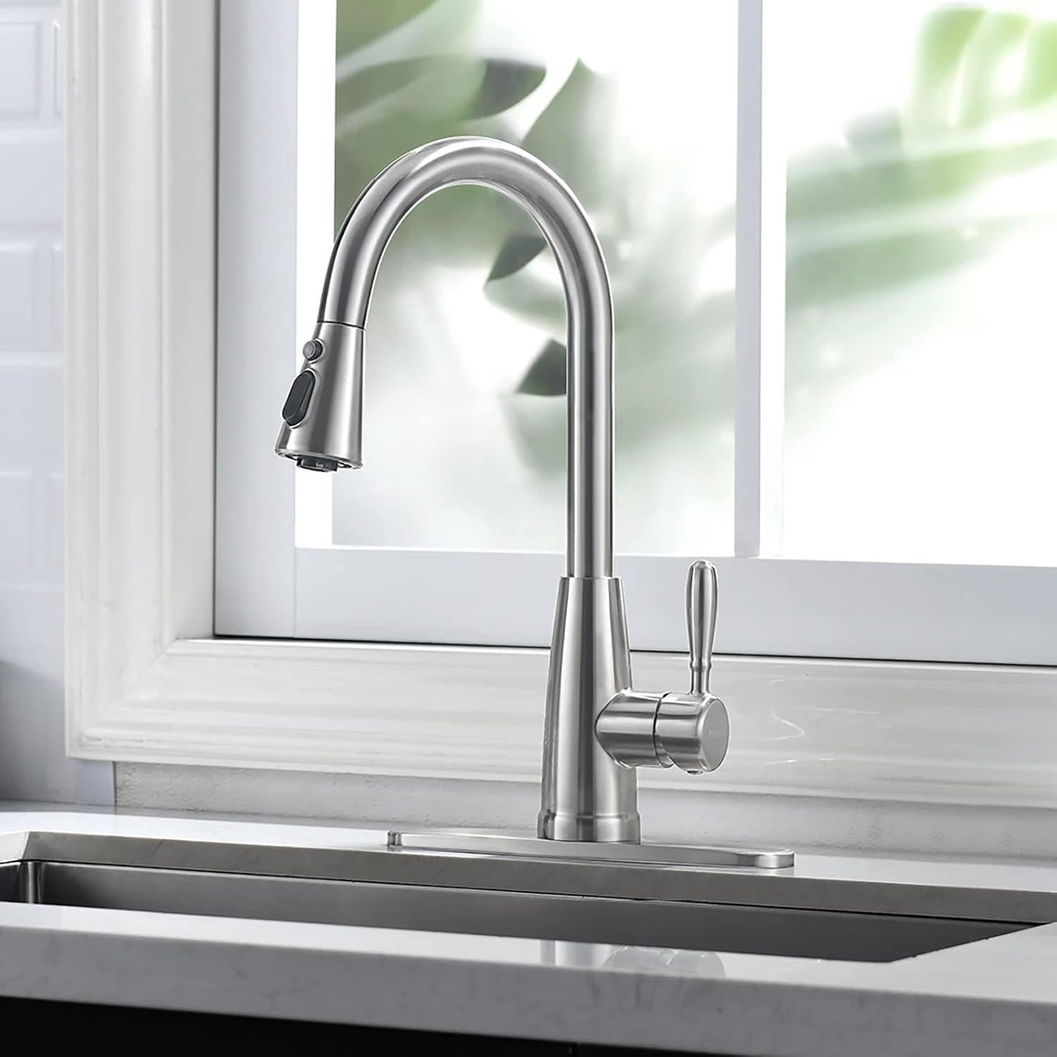 Kitchen Faucets, Kitchen Sink Faucet with Splash-Proof Sprayer