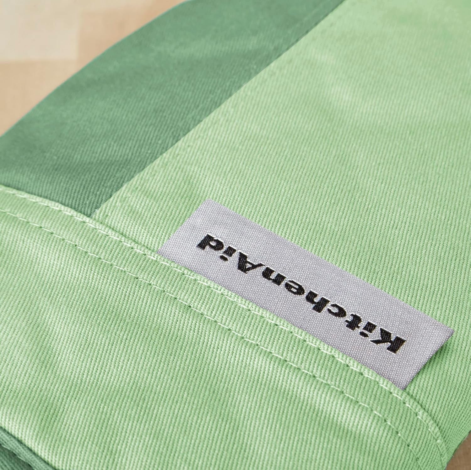 Beacon Two-Tone Non-Slip Mini Oven Mitt Set, Pistachio/Graphite Green, 5.5"X8", 2 Piece